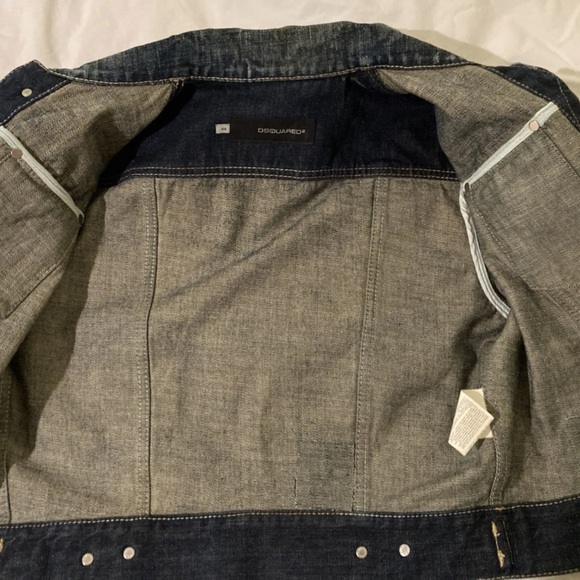 NWOT Dsquared2 Women Dark Blue
Denim Cropped Distressed Jean
Jacket sz 44 (US 8) - Picture 14 of 16